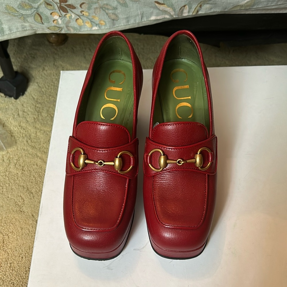 Women’s Gucci Granada Quentin Platform Loafer in Hibiscus Red Leather. 35.5